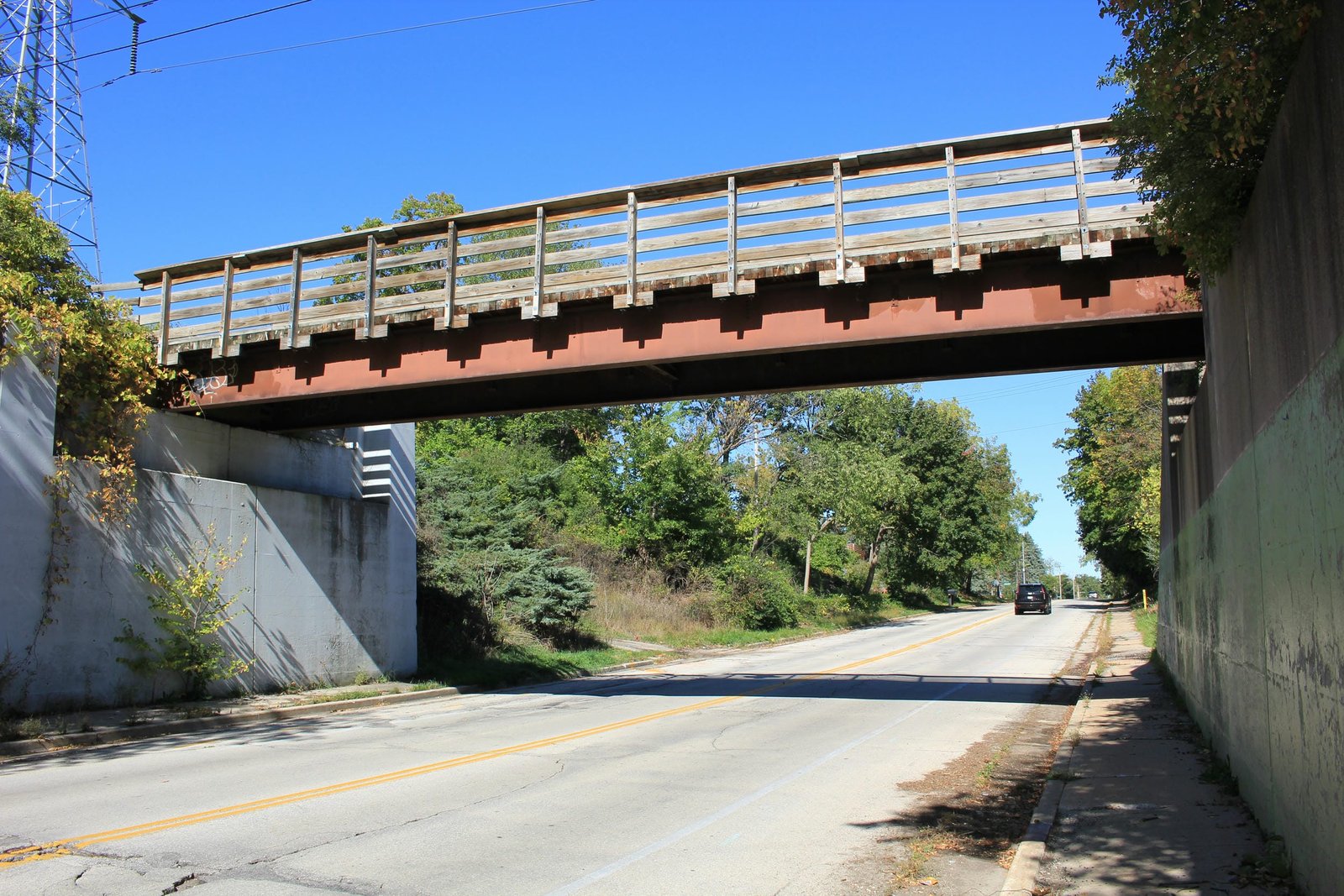 Overview of modern trail bridge